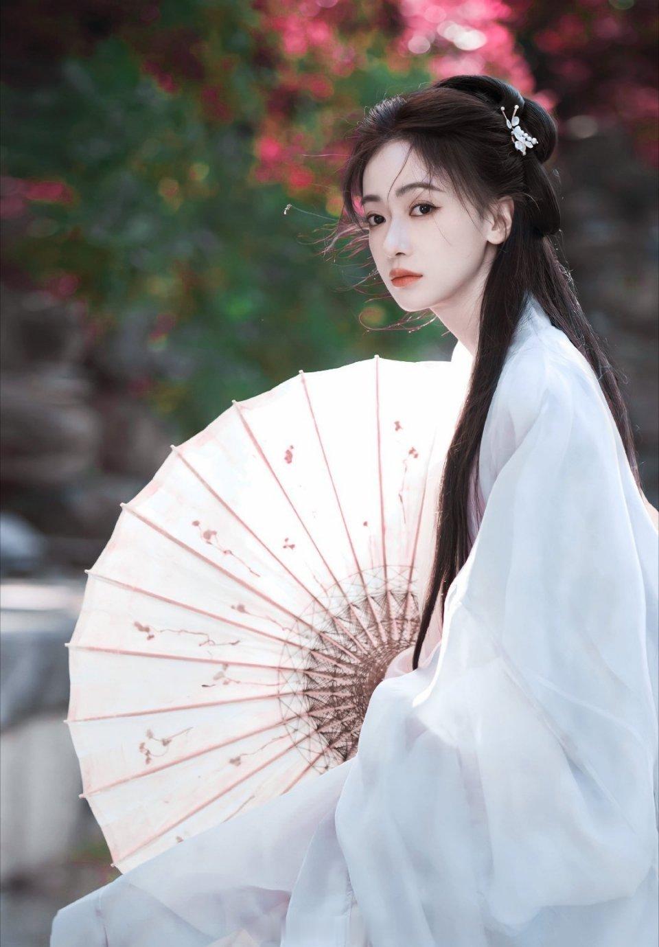 吴谨言  晓姿商务 
