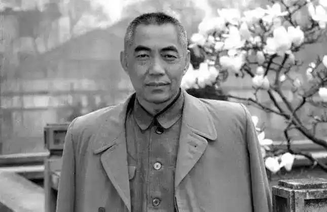 “谁发家谁光荣，谁受穷谁狗熊！”
这句老一辈人中广为流传的经典台词，出自电影《金