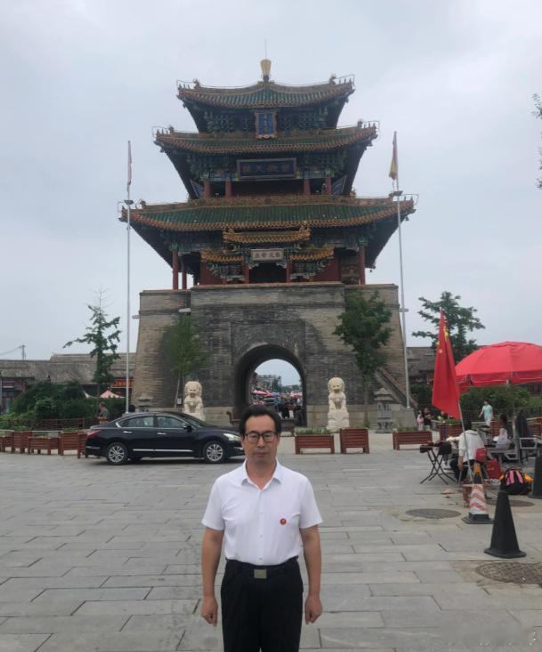 游北京延庆区永宁古城文|孙玉良2025年8月4日，与好友鱼洪游永宁古城步行一条街