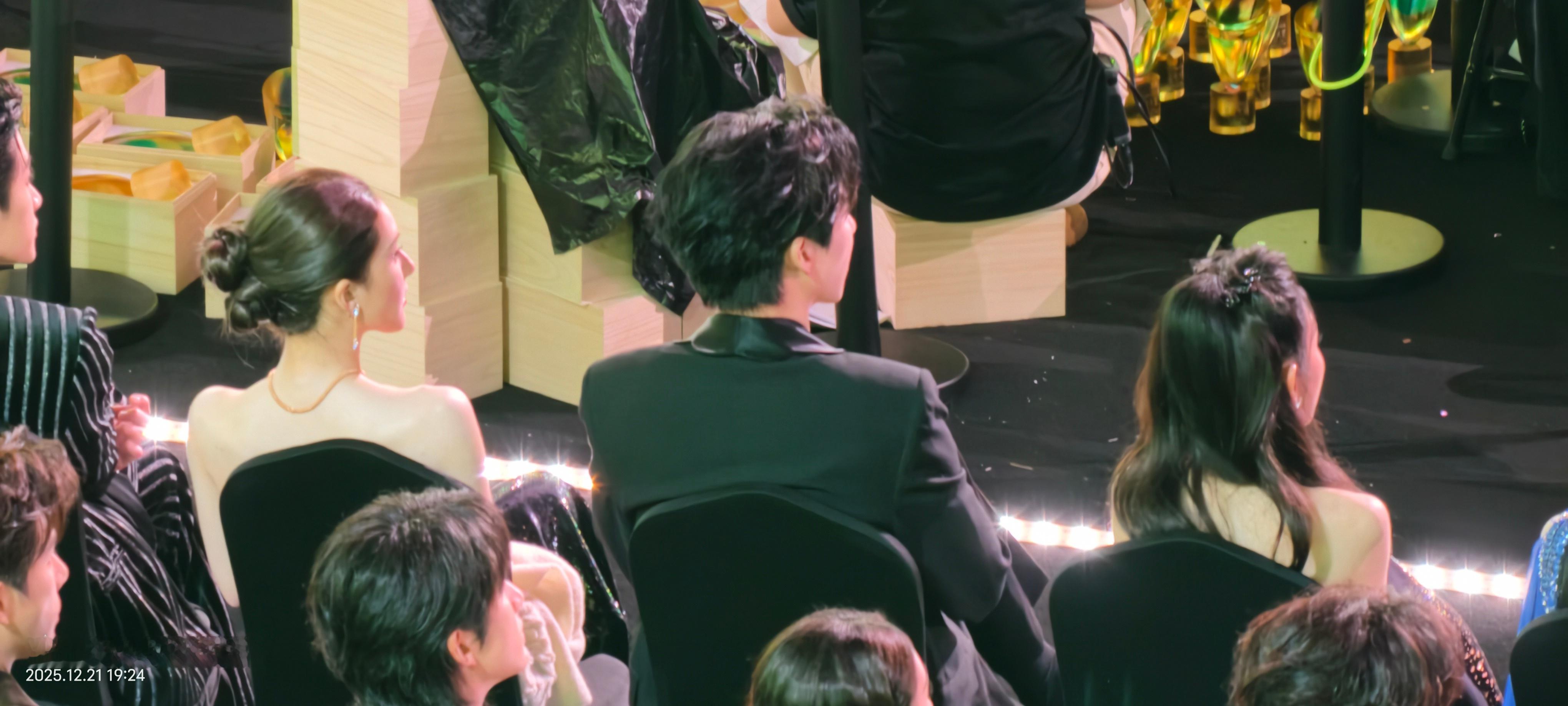 后脑勺都这么好看！ 