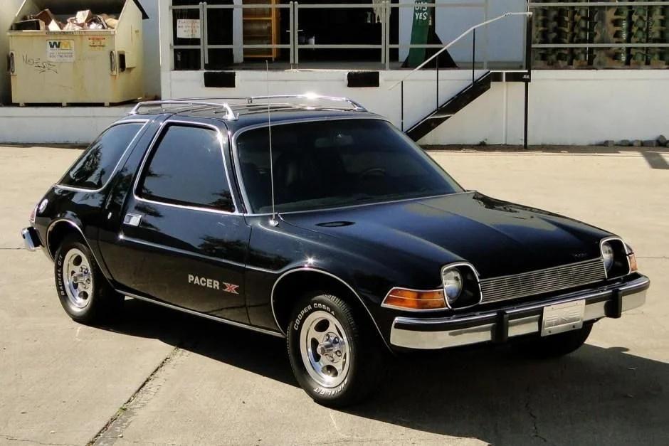 作为著名反面教材 AMC Pacer 是典型的设计与工程妥协产物，最初为转子发动