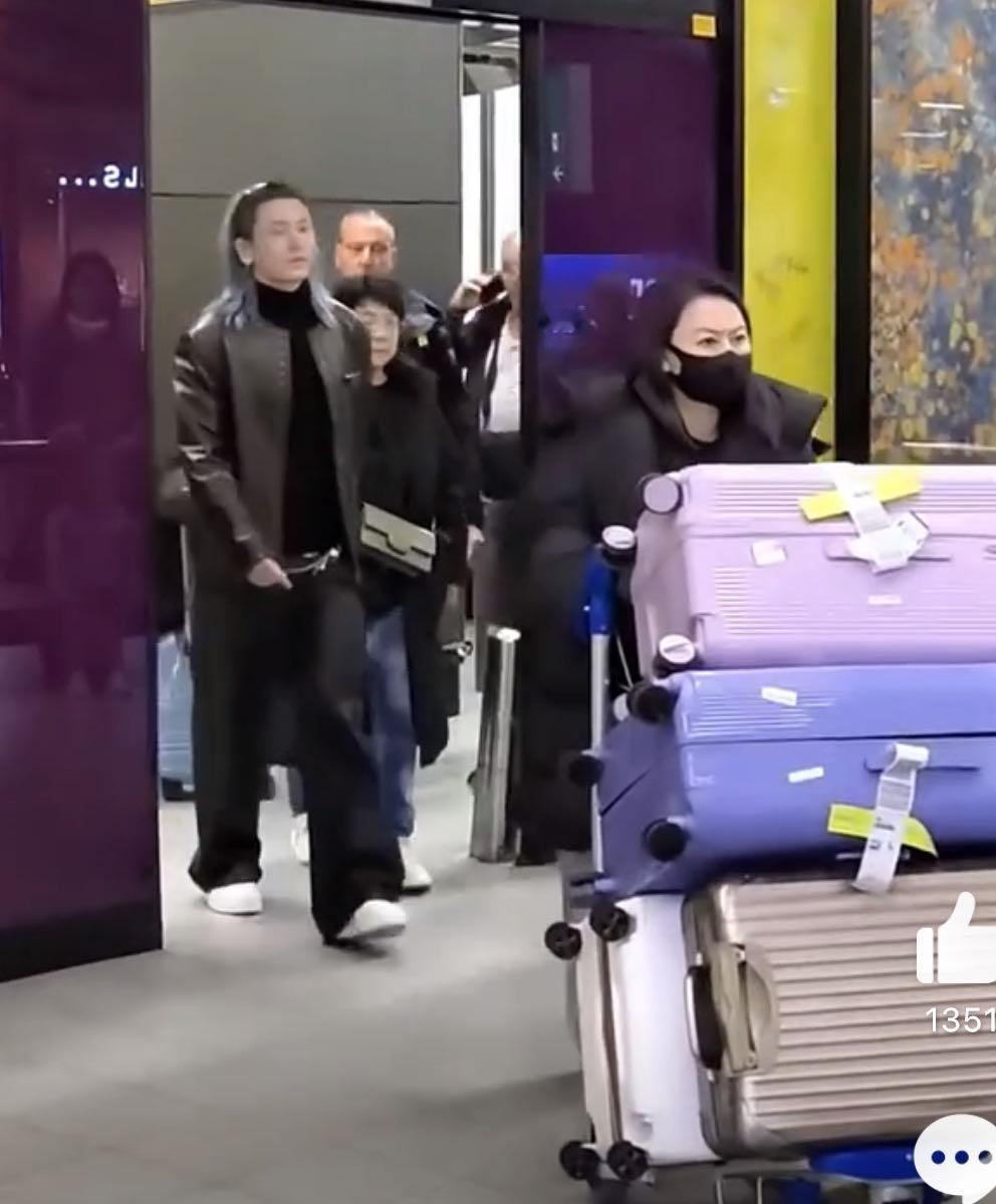 百岁老人推箱子，华子姐再爱也不能姿态这么低啊 