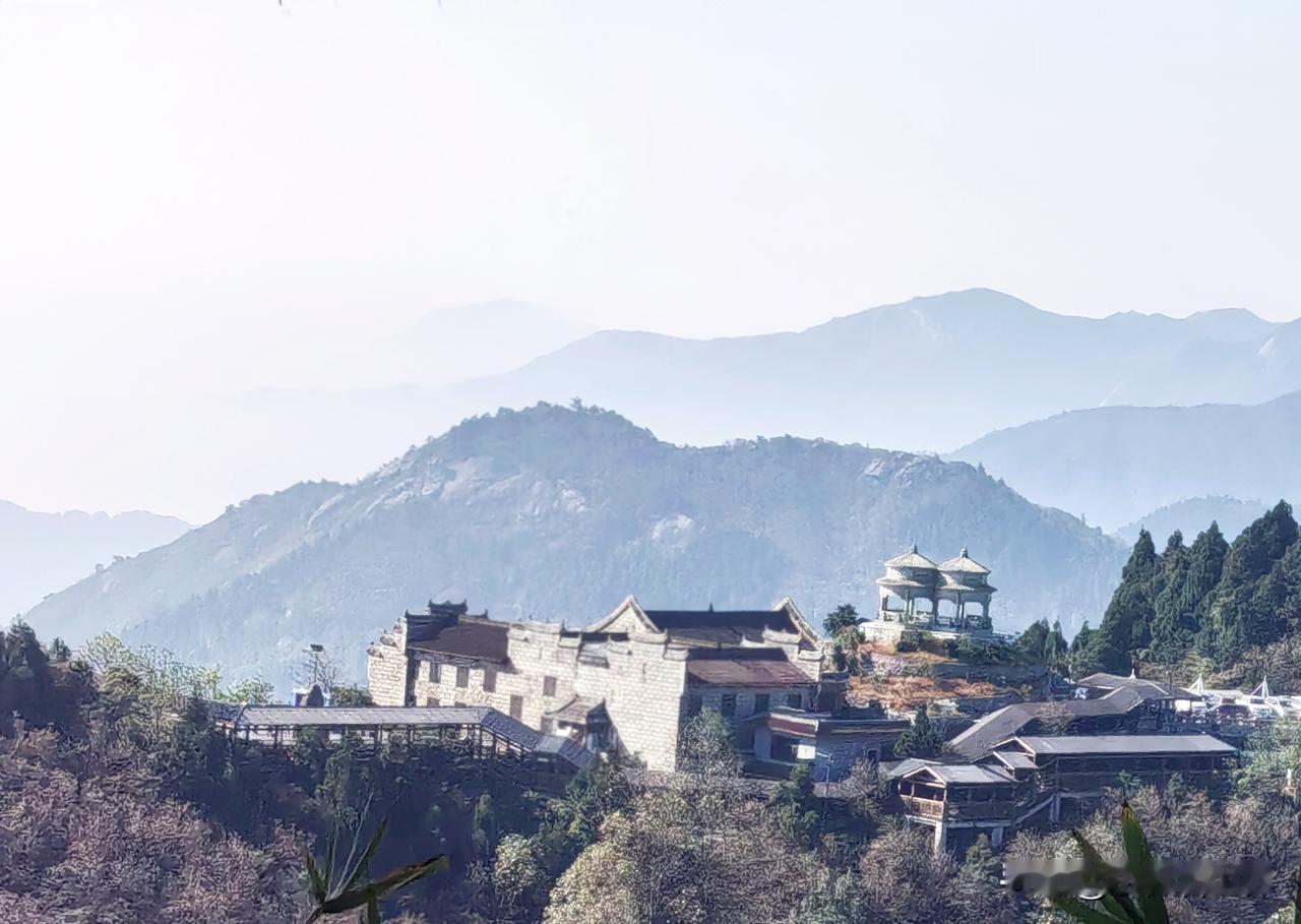 南岳衡山，我们来啦！作为五岳之中的南岳，有五岳独秀、中华寿岳之称，“寿比南山”的