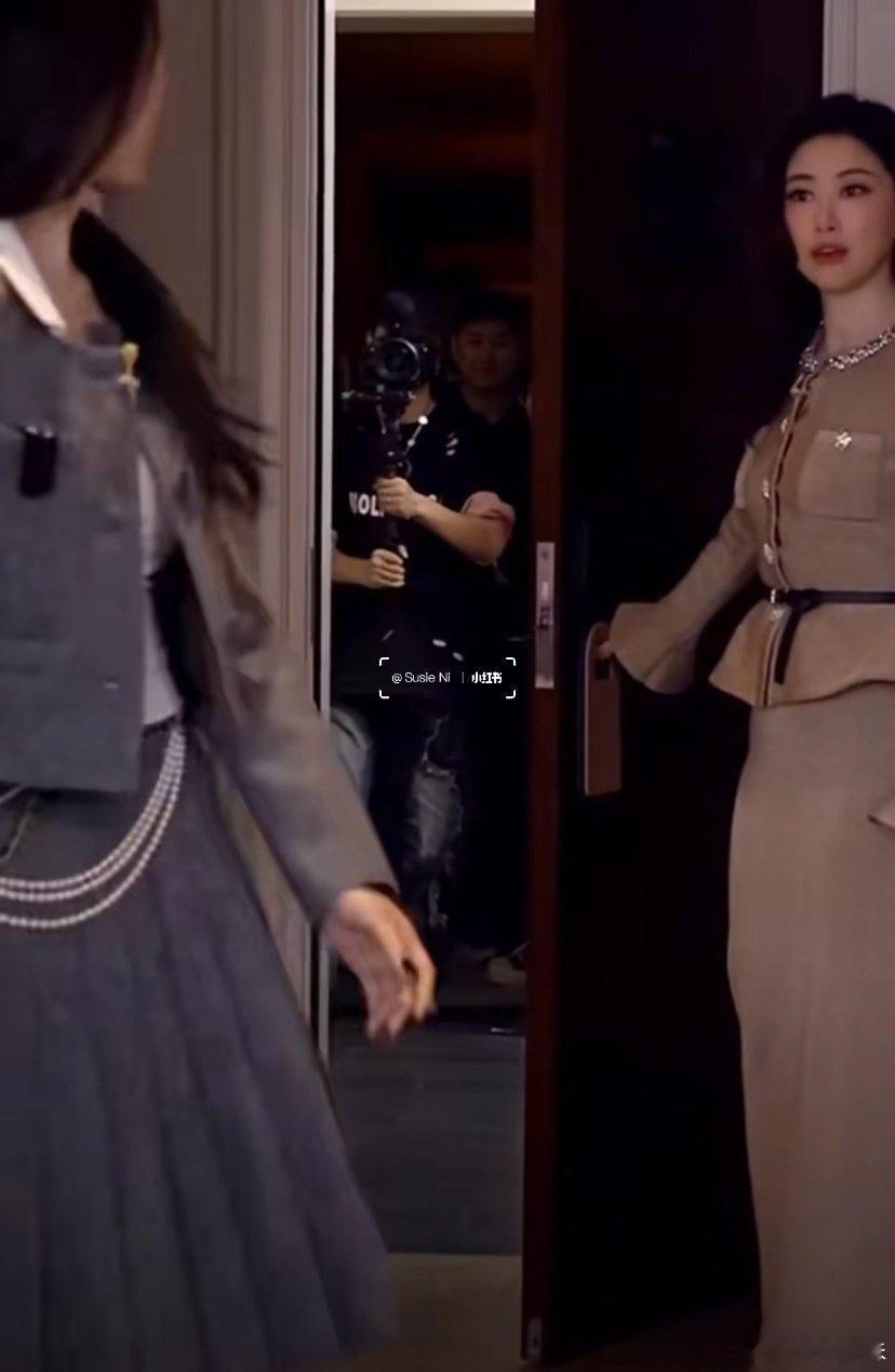 朱珠工伤你们觉得翁青雅是太紧张了还是业务水平不够？ ​​​