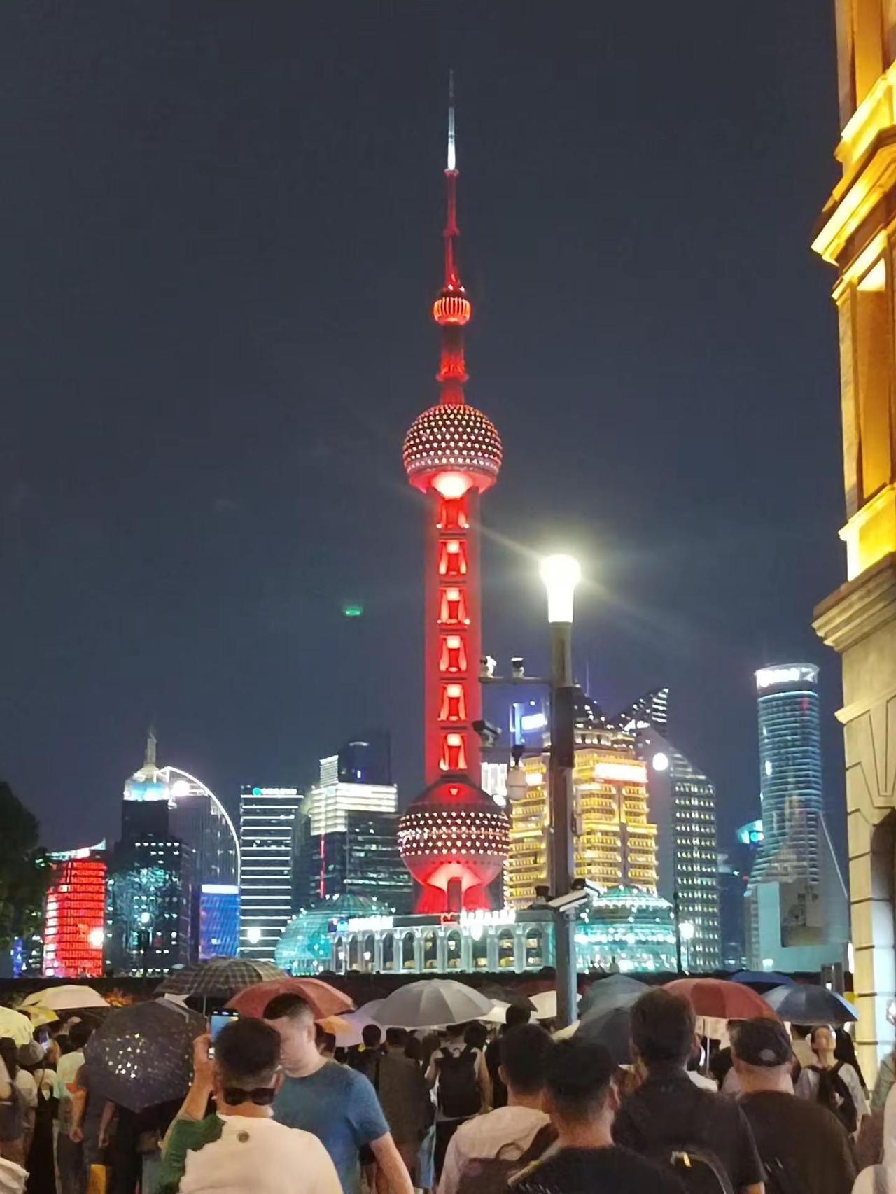 来了一趟大上海， 就爱上了你。每个人的心里，都藏着一个或大或小的梦。我们总在心里