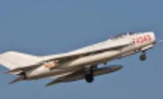 1979年，赞比亚从中国买了12架歼6战机，在交易当天，赞比亚竟然赖账，只交付了