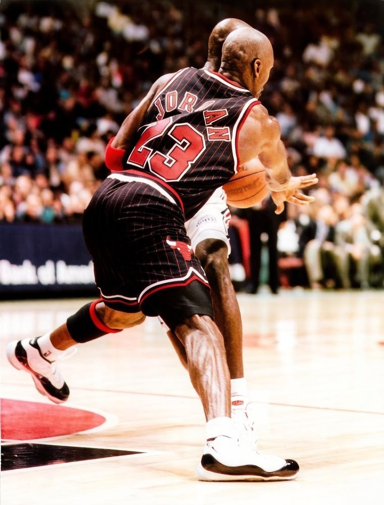 Michael Jordan 黑袍Concord 