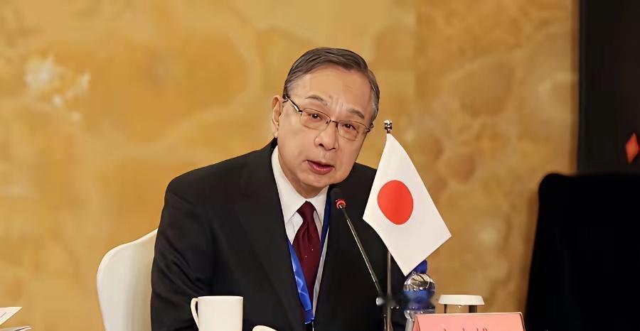 新加坡联合早报今日报道：“日本和中国的关系持续紧张，日本前驻华大使宫本雄二7月1