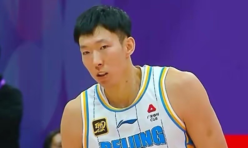 广东男篮vs北京男篮 CBA季后赛四分之一决赛第二回合较量，广东男篮坐镇主场在常