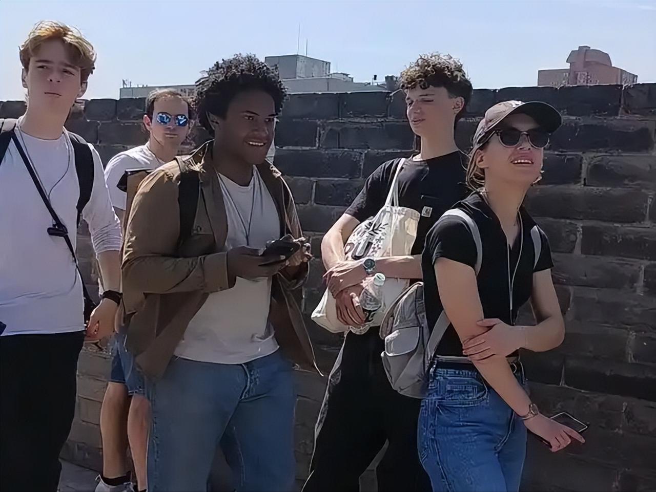 一名德国华人表示，“欧洲人讨厌中国人的原因，就是因为如果在街上看到一群人大声吵闹