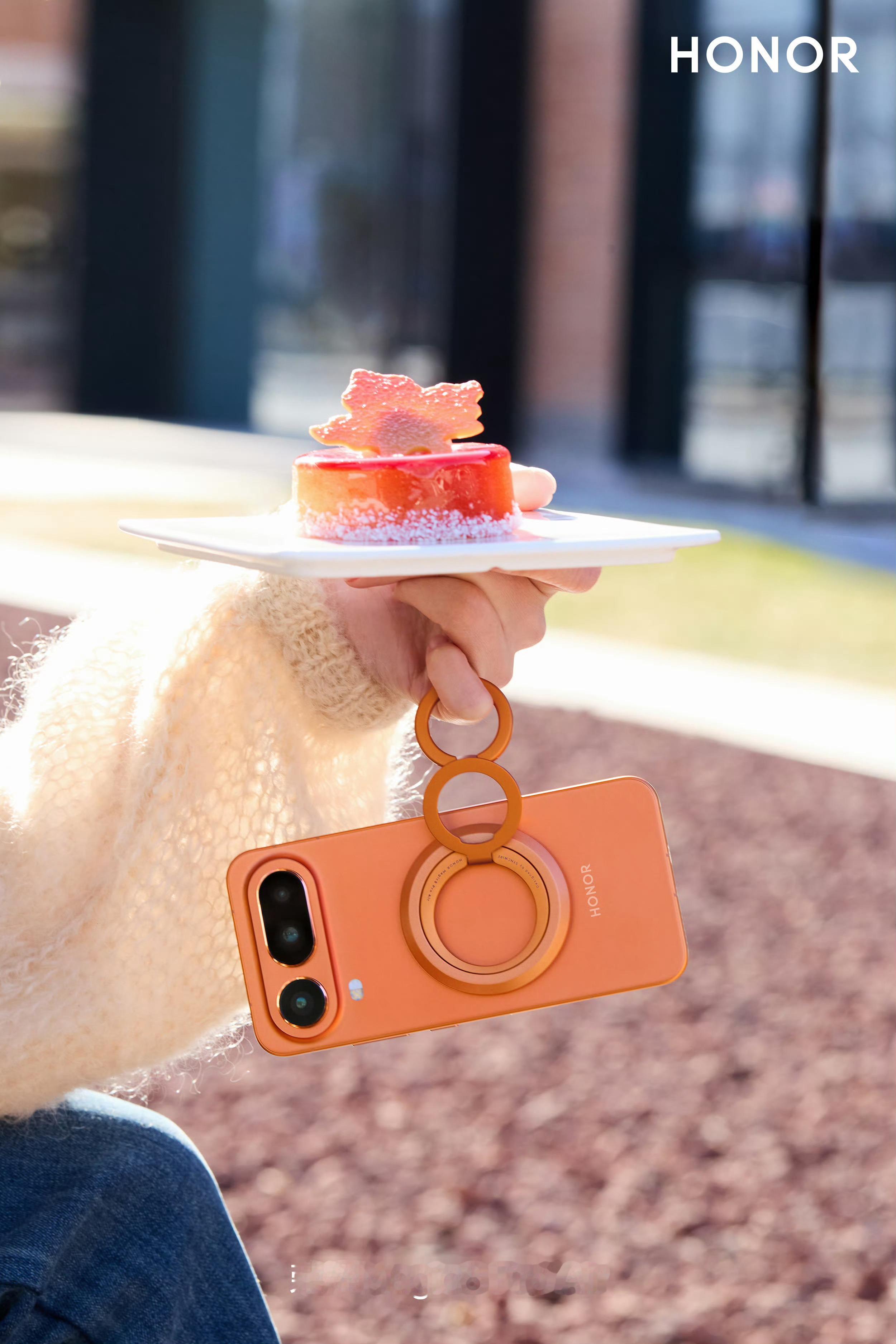 荣耀Magic8 Pro Air这手机，机身轻薄得没话说，配上支架简直绝了，能解