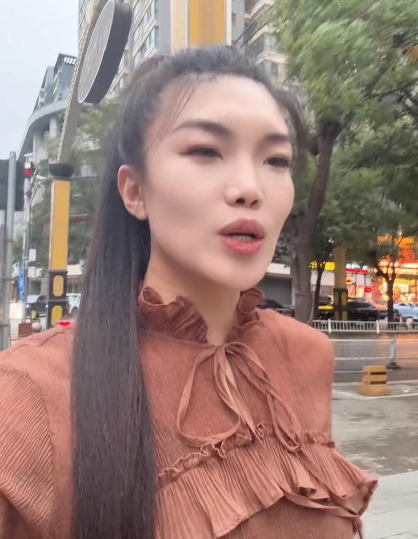 【高兴社售票员让嫂怒怼相声大师，疑似回应钱城大师，你怎么看？】
近日，著名网红、