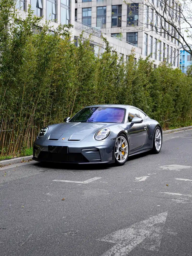 下次碰到，绝对把你撞了！交警在一旁也敢这么说？
4月8日，浙江省台州市一辆保时捷