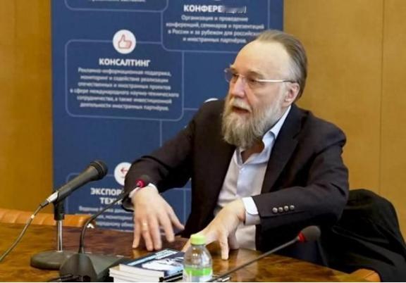 被称为“普京大脑”的杜金警告中国，有一说一，话很难听，但却是大实话：中国若决定武