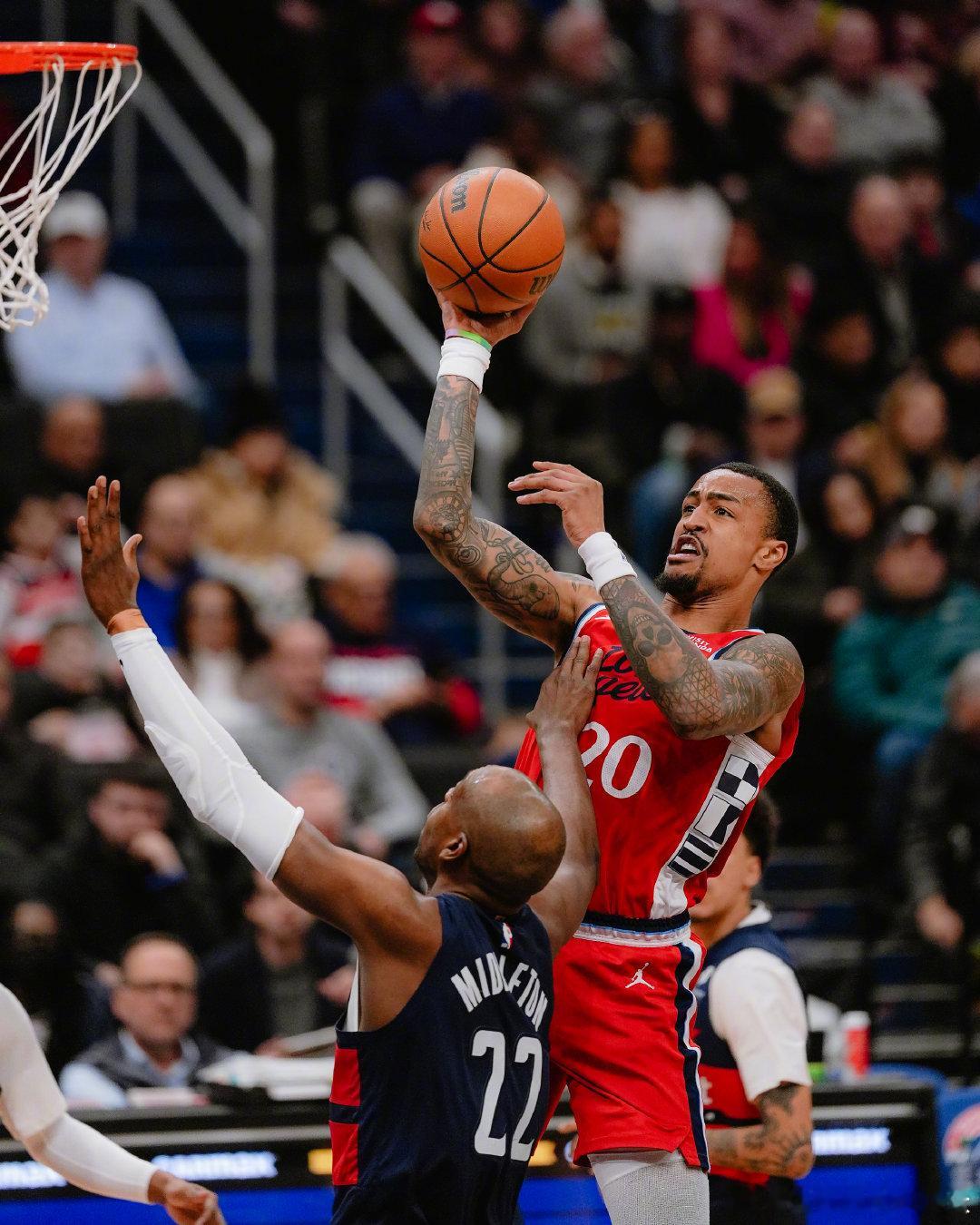 半场打完，快船54比53领先奇才！快船vs奇才  cr：洛杉矶快船 