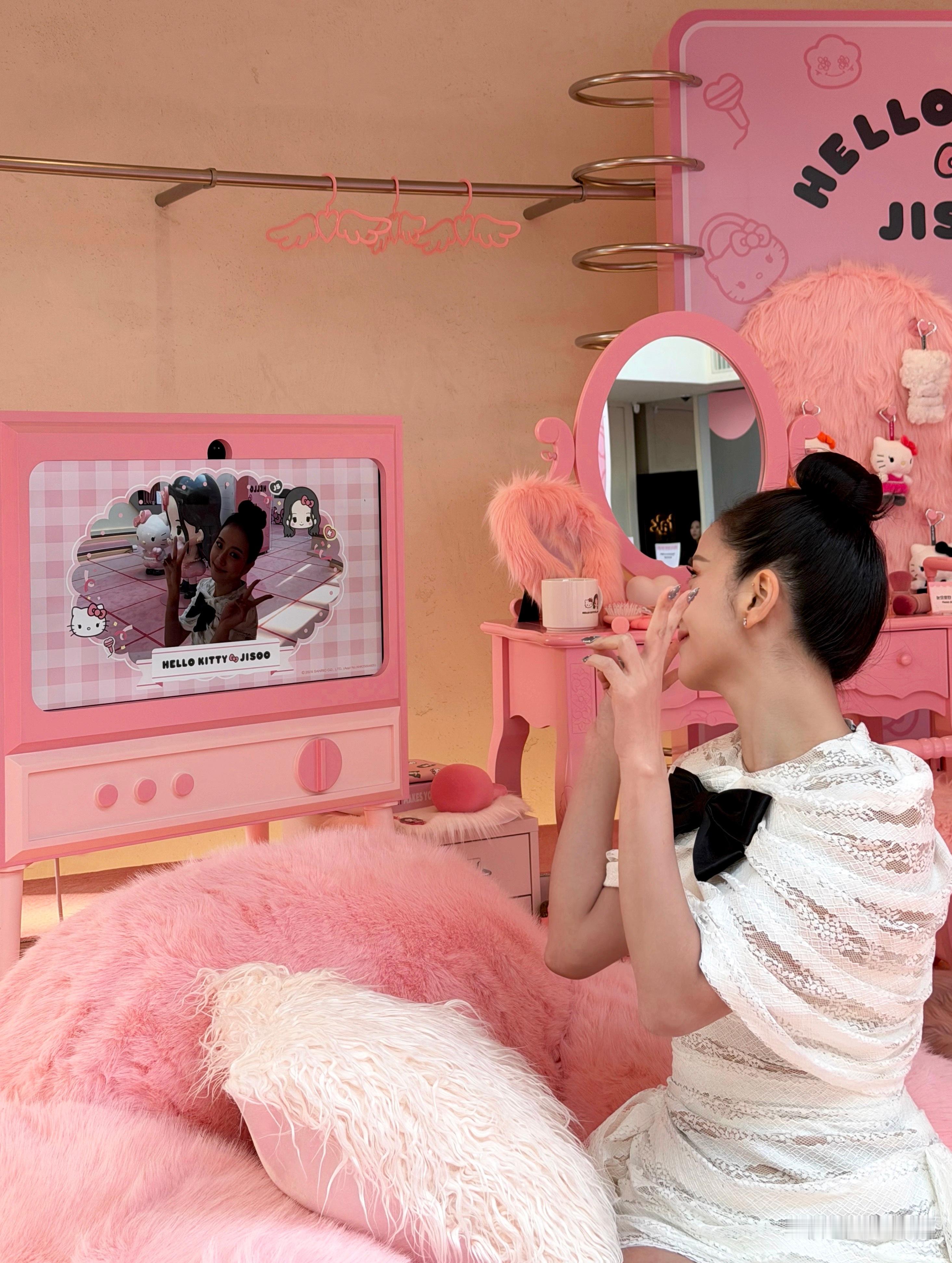 和 Jisoo Kitty 一起度过愉快的一天吧💝 