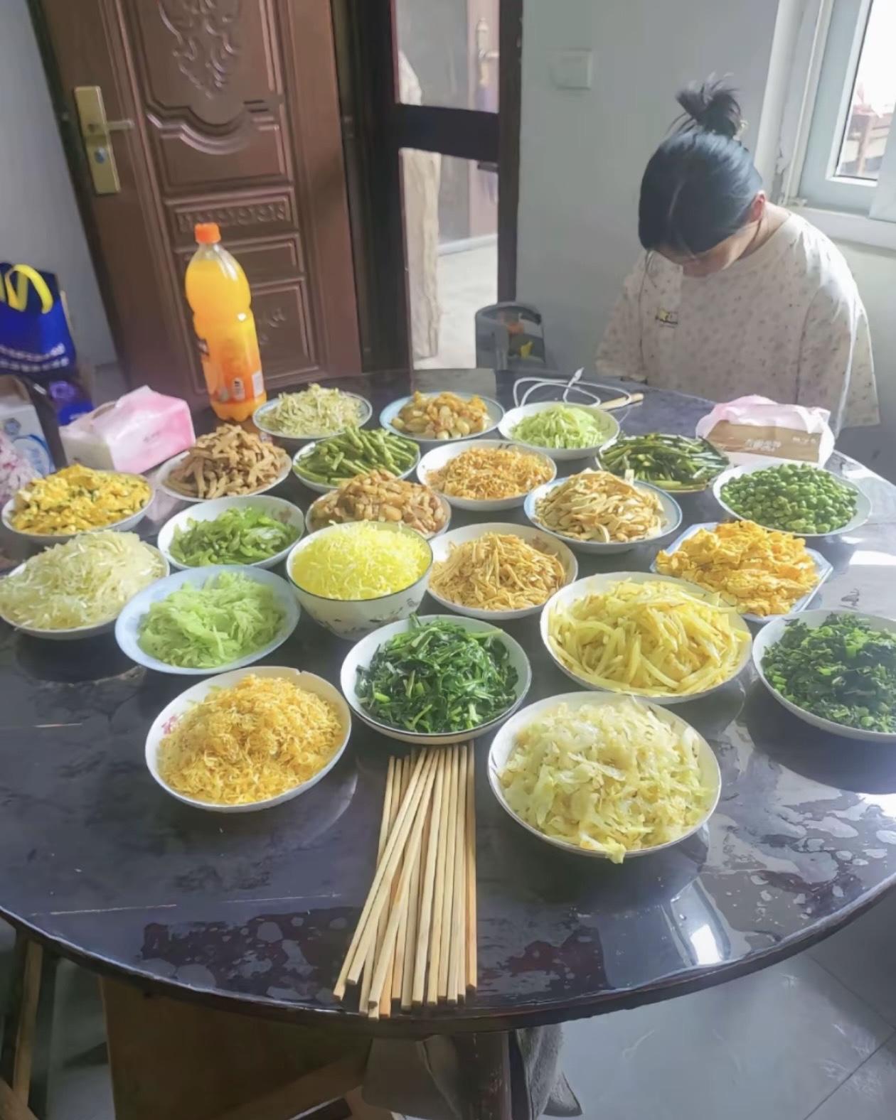 现在岁数越大，越喜欢吃素。年轻时不懂得节制，大鱼大肉大酒，可劲造，结果过了中年，