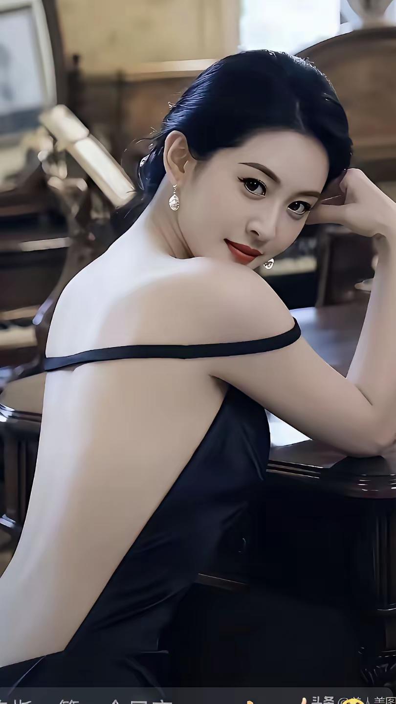 第一次见这么美的腰，扭起来会是什么样子？真的太美了！