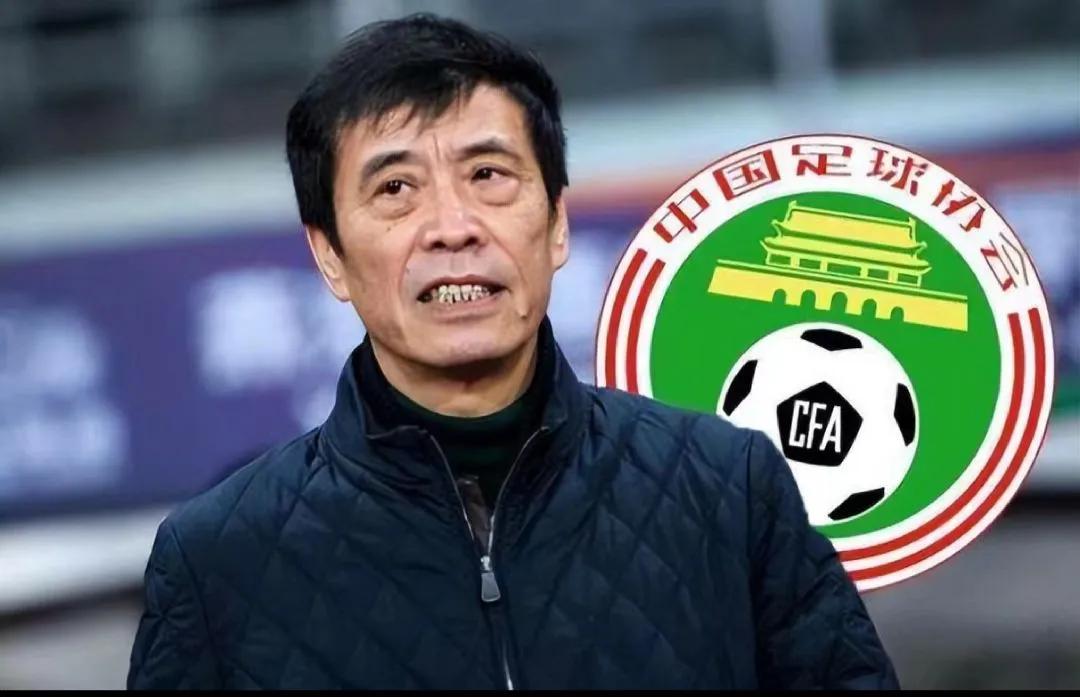 名记：足协20多名干部主动交代受贿并退赃，但他们现在竟然一点事儿都没有。
据《足