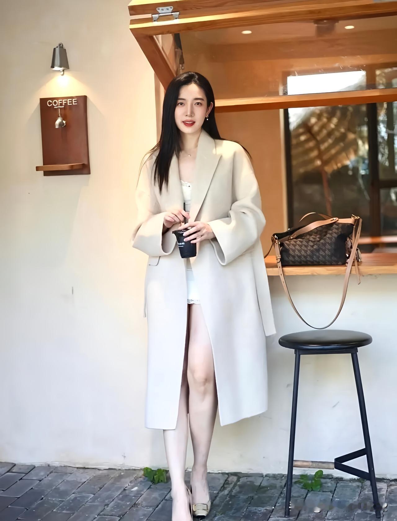 优雅咖啡时光，轻奢穿搭指南