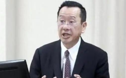 台“防长”顾立雄发表声明，
 
6月24日，台湾地区“防务部门负责人”顾立雄受访