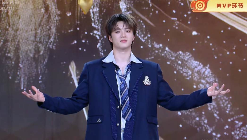 王者荣耀马年全明星表演赛刘耀文玩王者主打一个认真，不愧是电竞男神刘耀文 真正想赢