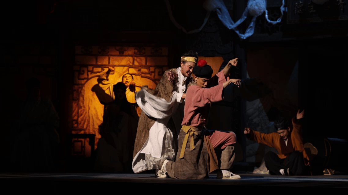 ✖️ 年度聚光好戏🔥豆瓣8.5“近三年麻花最高分作品”🔥《出马》正在成都火热