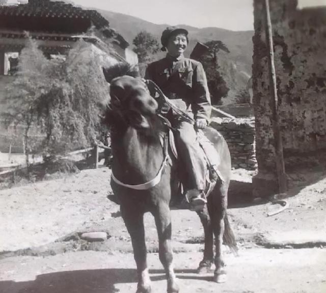 何子友：武艺高强的女红军，许世友赢不了她，毛主席给她介绍男友
说起何子友这个人，