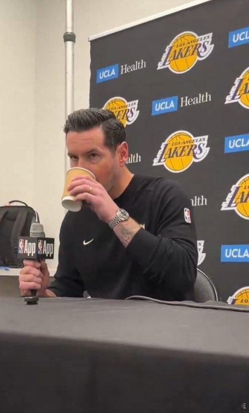 除了蒙蒂之外，我很少批评教练。但湖人队最近的困境，教练因素极大。雷迪克根本就不会