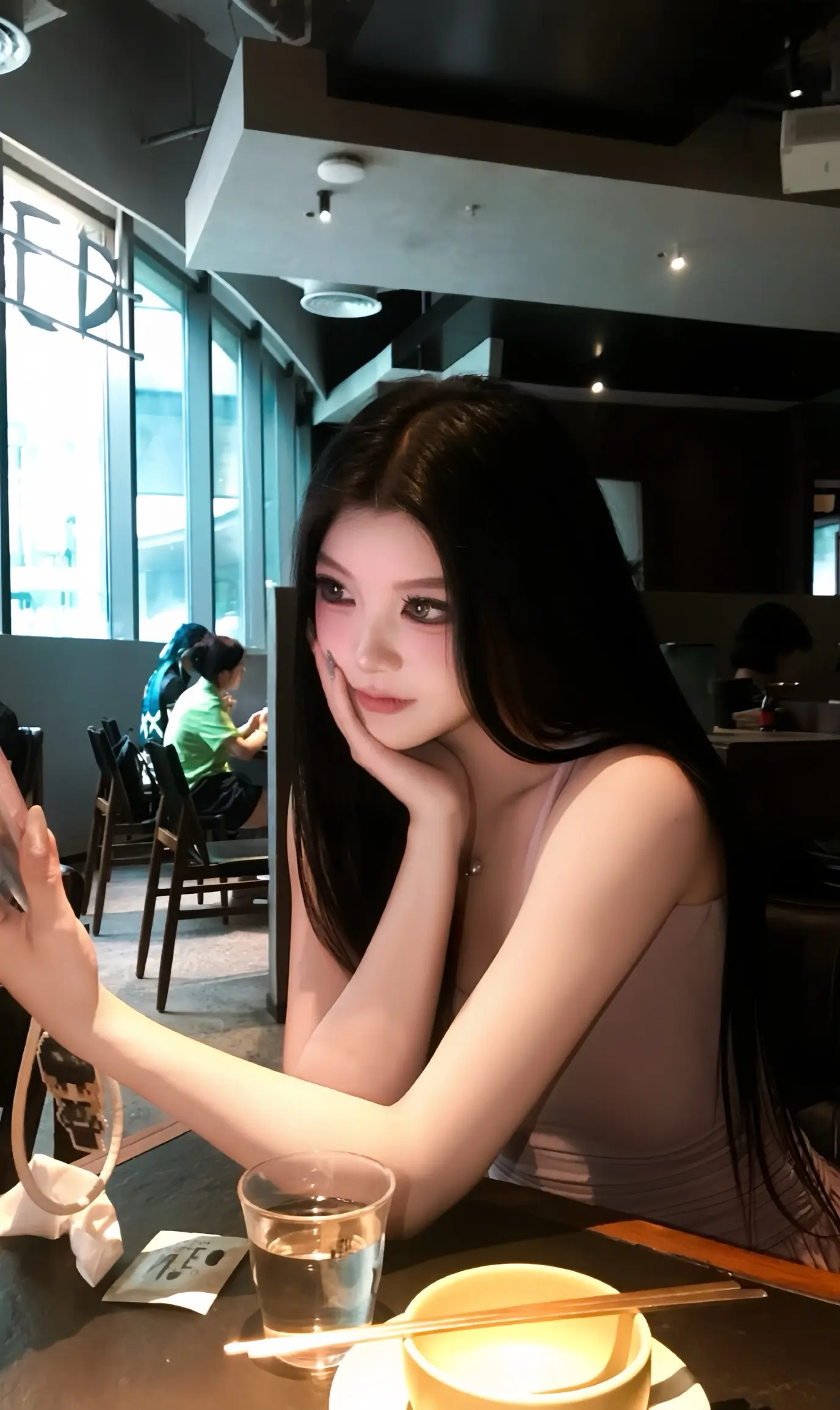 和漂亮姐姐一起吃饭吗。