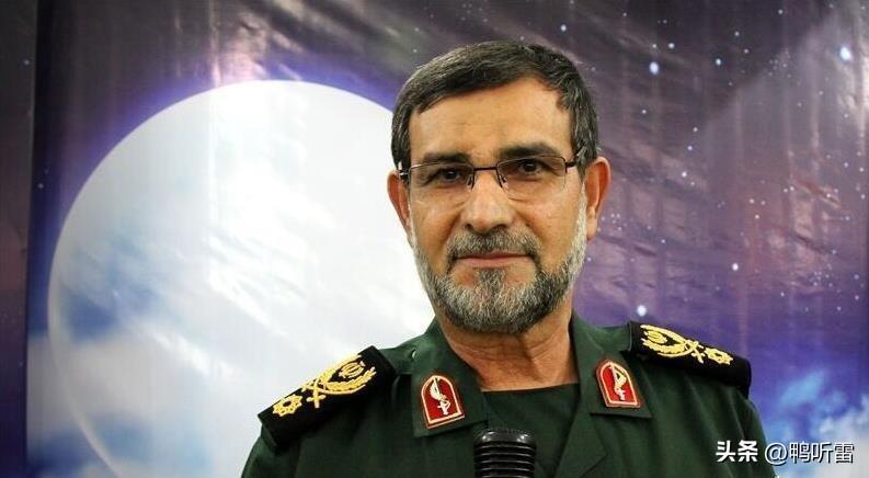 伊朗搜捕美军的过程中他们的海军司令被以色列炸死？这是最近很火的梗。
看到特朗普在