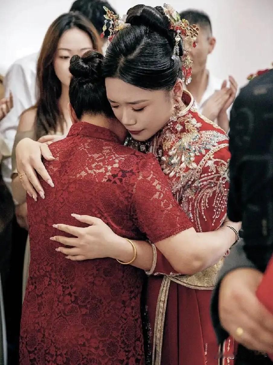 不管和谁做亲家，都要告诉女儿，要有这几道底气，在哪儿都有地位！

咱们做父母的，