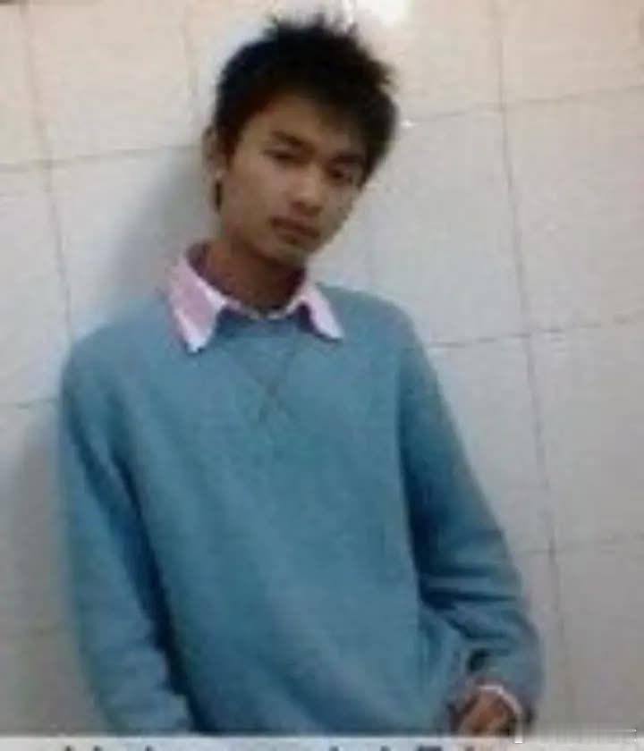 突然发现自己以前好瘦！我可能真的该减肥了！请大家监督我要减肥了！充电器跟我一起减