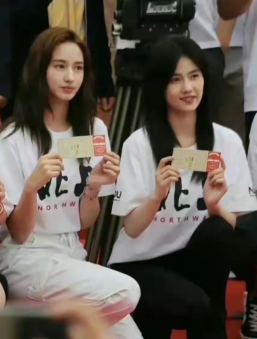 白鹿在真美女旁边一下就暴露了，说她是普女还是有道理的。 ​​​