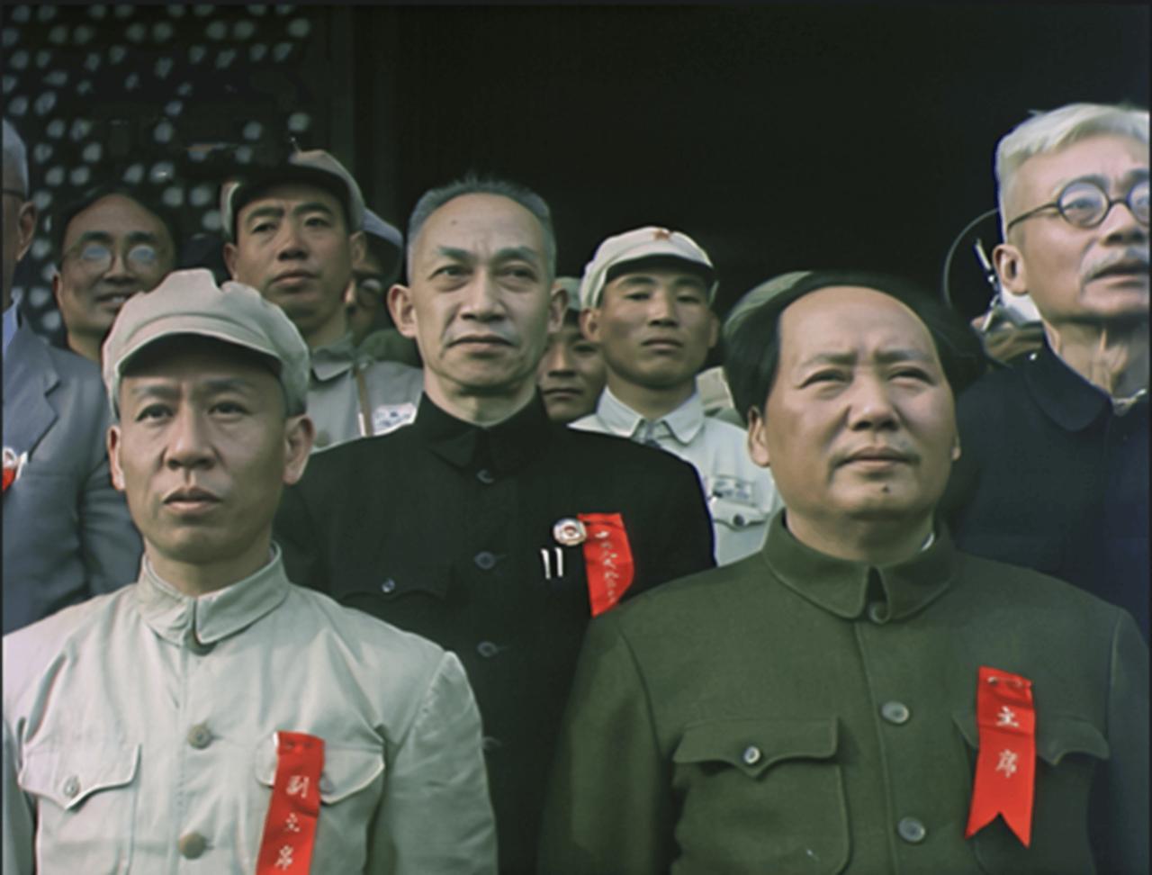 如果问《建国录：毛泽东与1921—1949年的中国》到底是一部什么样的书？
那么