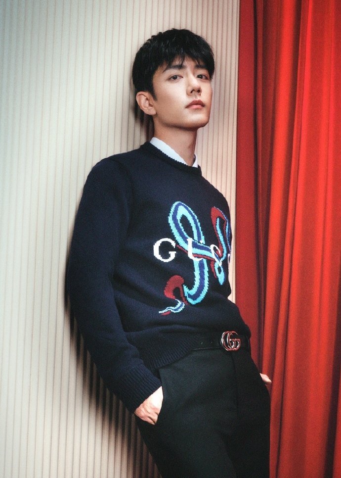 肖战新年造型look  肖战新年地广  肖战新年造型look，是满分帅气的休闲感