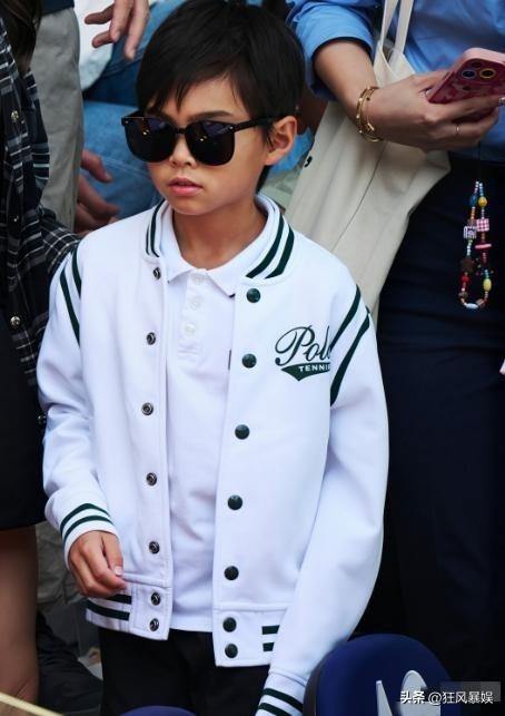 周杰伦，儿子罗密欧正面照曝光！

2月28日，周杰伦登上热搜，原因是周杰伦和昆凌