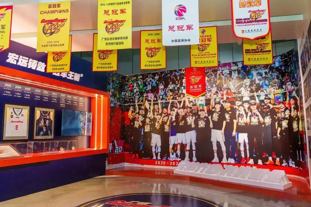 CBA第一豪门！盘点广东男篮那些刻进历史的封神纪录👇★CBA第一支达到1000