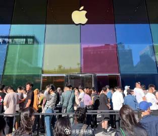【 Apple智能未能提振iPhone销量 ，库克： Apple智能中国推出时间