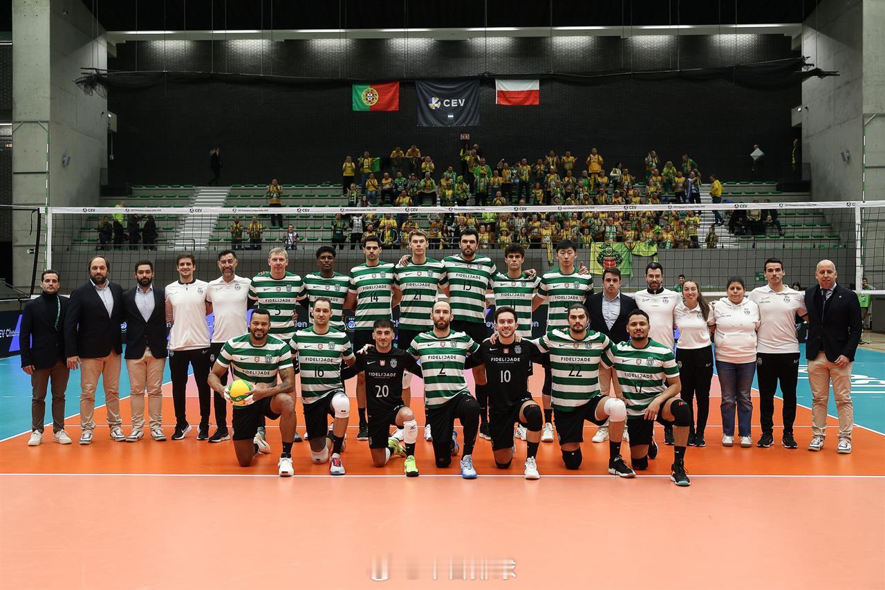 【李咏臻留洋首秀 男排欧冠里斯本竞技0比3扎维尔切】北京时间1月7日凌晨，202