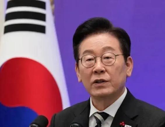 就在刚刚，
韩国总统李在明突然宣布，
1月10日，引述韩国国防部消息报道，总统李