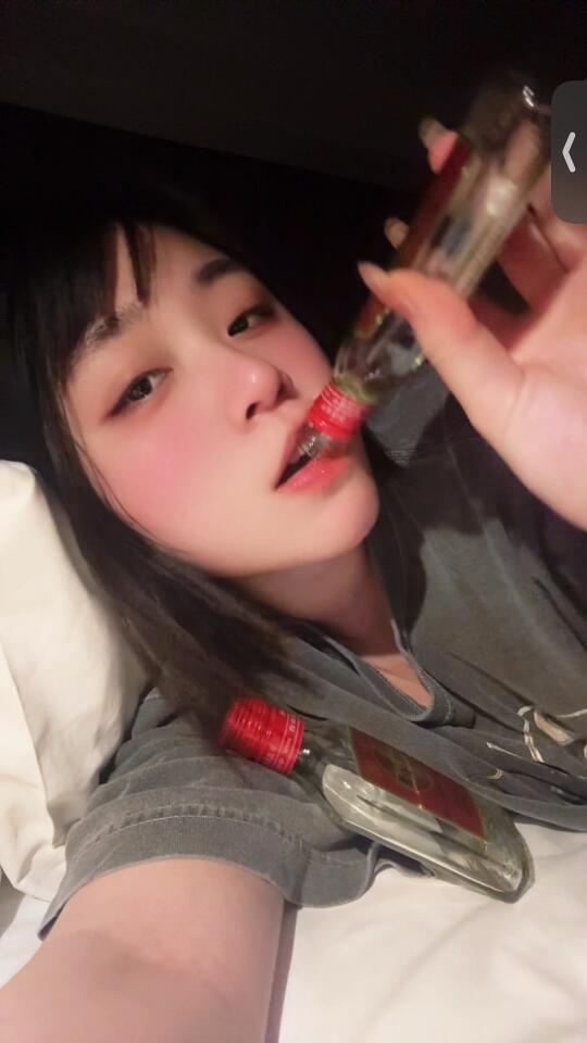 我相信我如果长的很美的话难过的时候打开前置就能把自己哄好