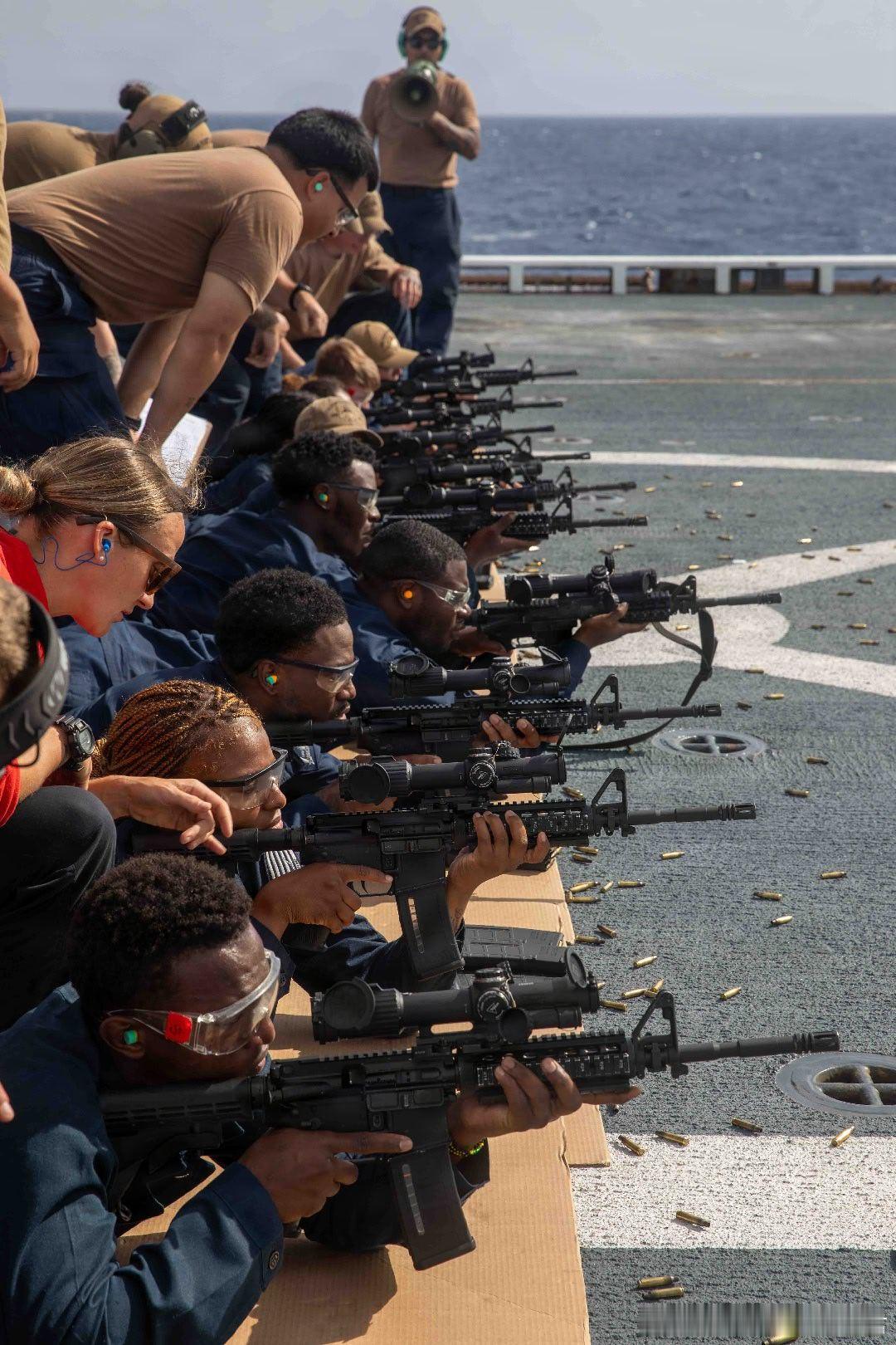 2026年2月26日，加勒比海，USS Fort Lauderdale (LPD