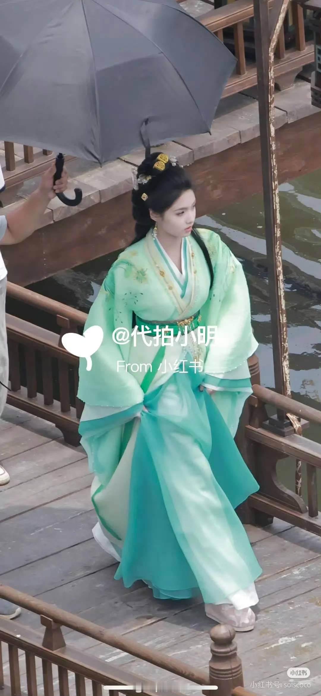 娱乐[超话]艾米雀骨造型路透艾米雀骨路透 艾米雀骨路透，造型好看 ​​​