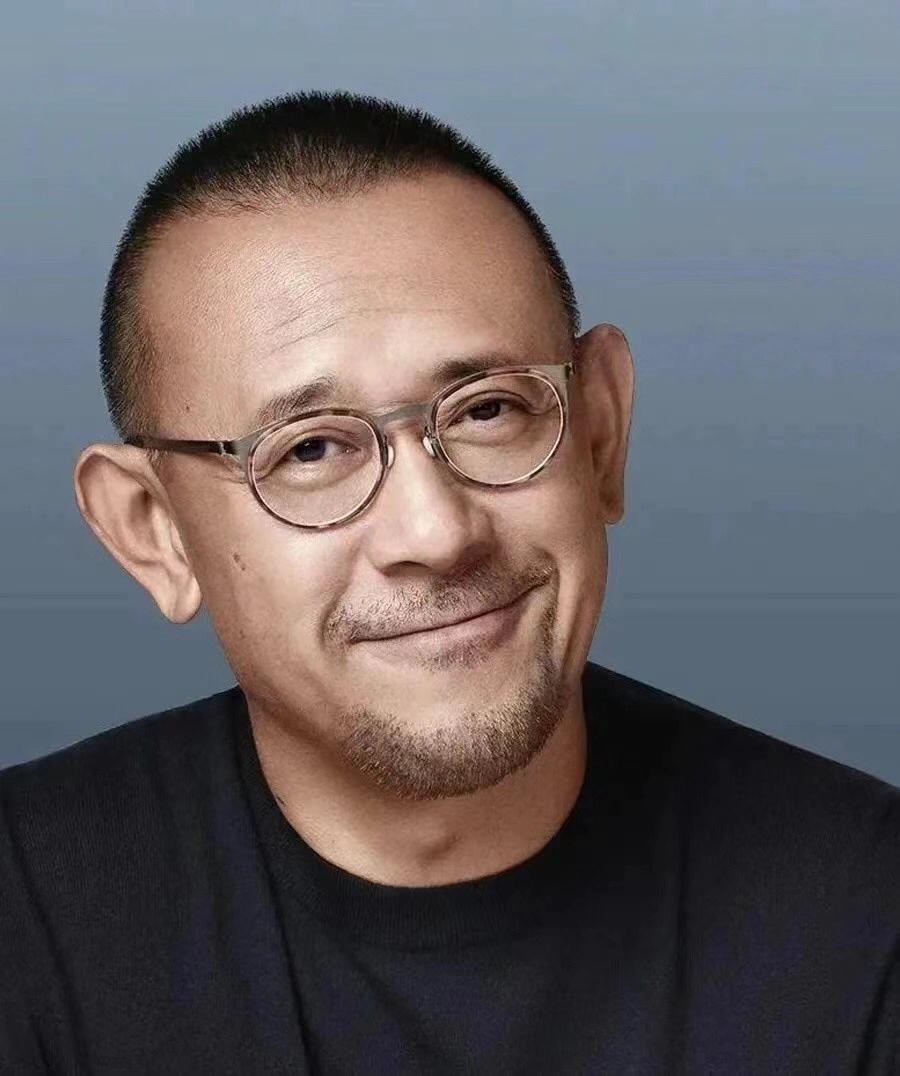 导演姜文说，苹果手机谁设计的，是一个老人设计的，年轻人喜欢的东西，很多都是老人设