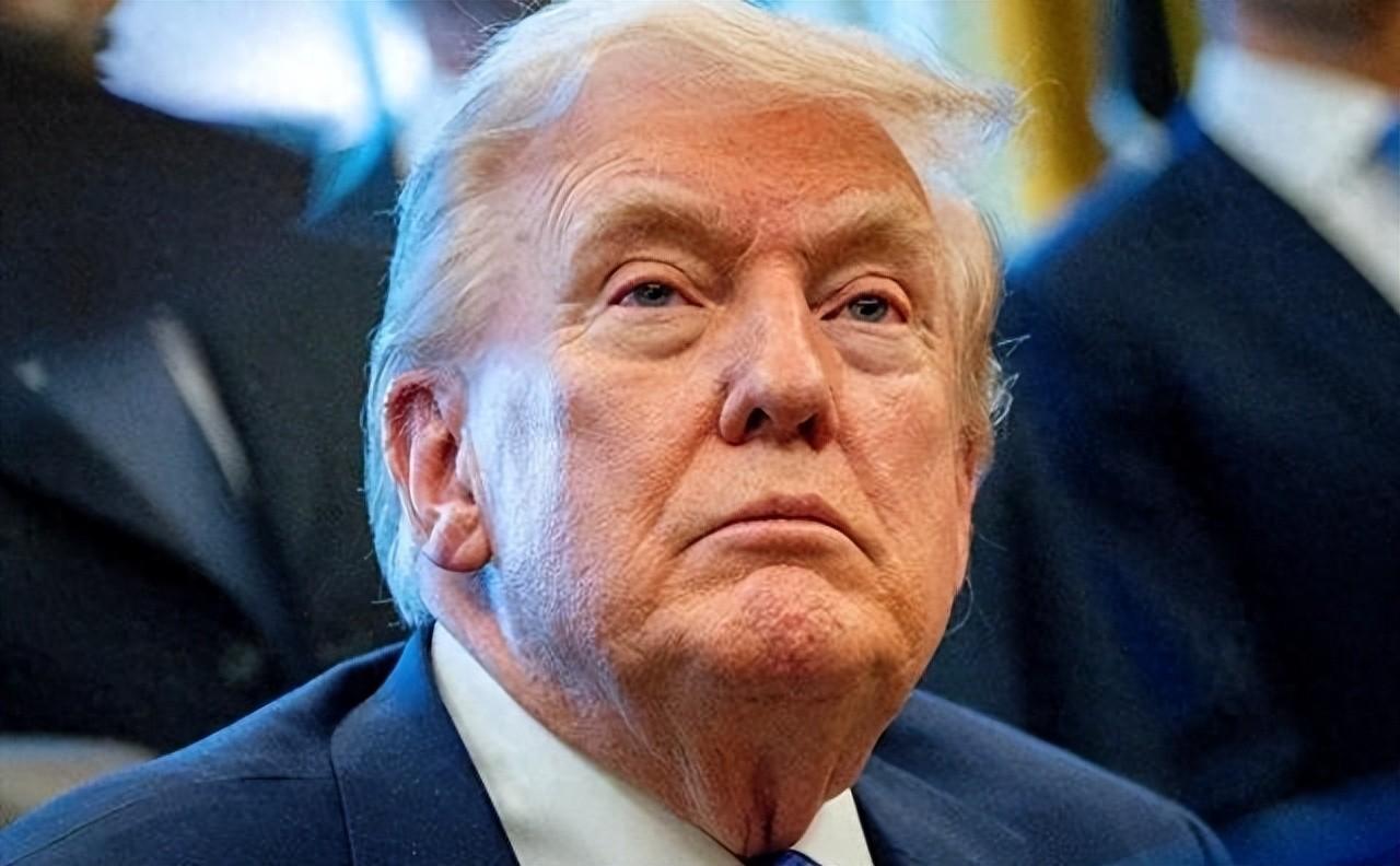 特朗普砸出万亿级关税大棒想收割全球，先被美国最高法院拦腰斩断，连自己提名的大法官