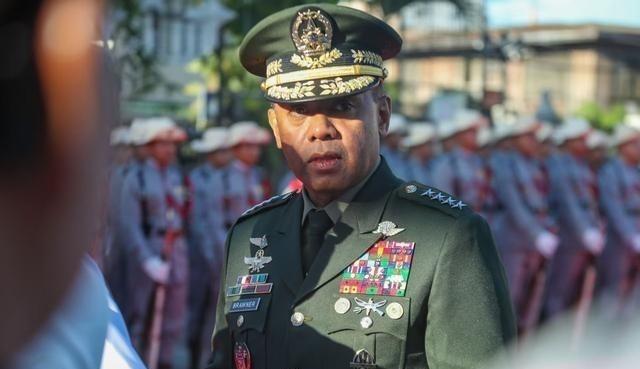 菲律宾 军方曾表示，只要有一个菲律宾士兵，死在 仁爱礁 ，就会引发美菲共同防御协