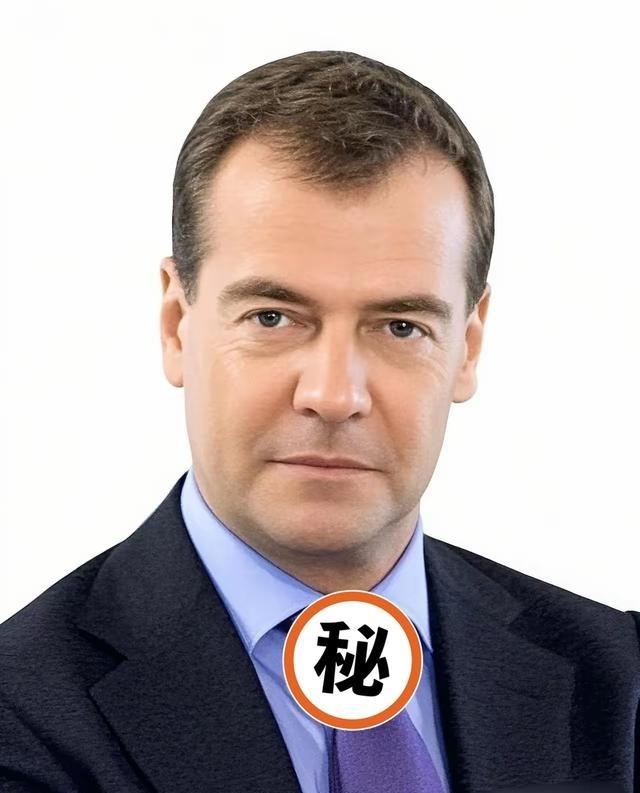 9月14日普京突然签了道法令，给梅德韦杰夫发了枚“祖国功绩勋章四等章”，说是表彰
