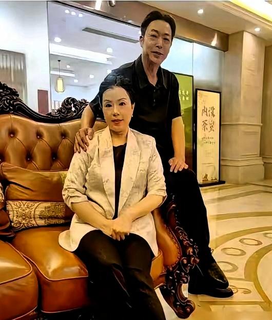 闹了六年之久的二八舆论之争，大局在大众心里早已尘埃落定。

那些抱团兴风作浪、靠