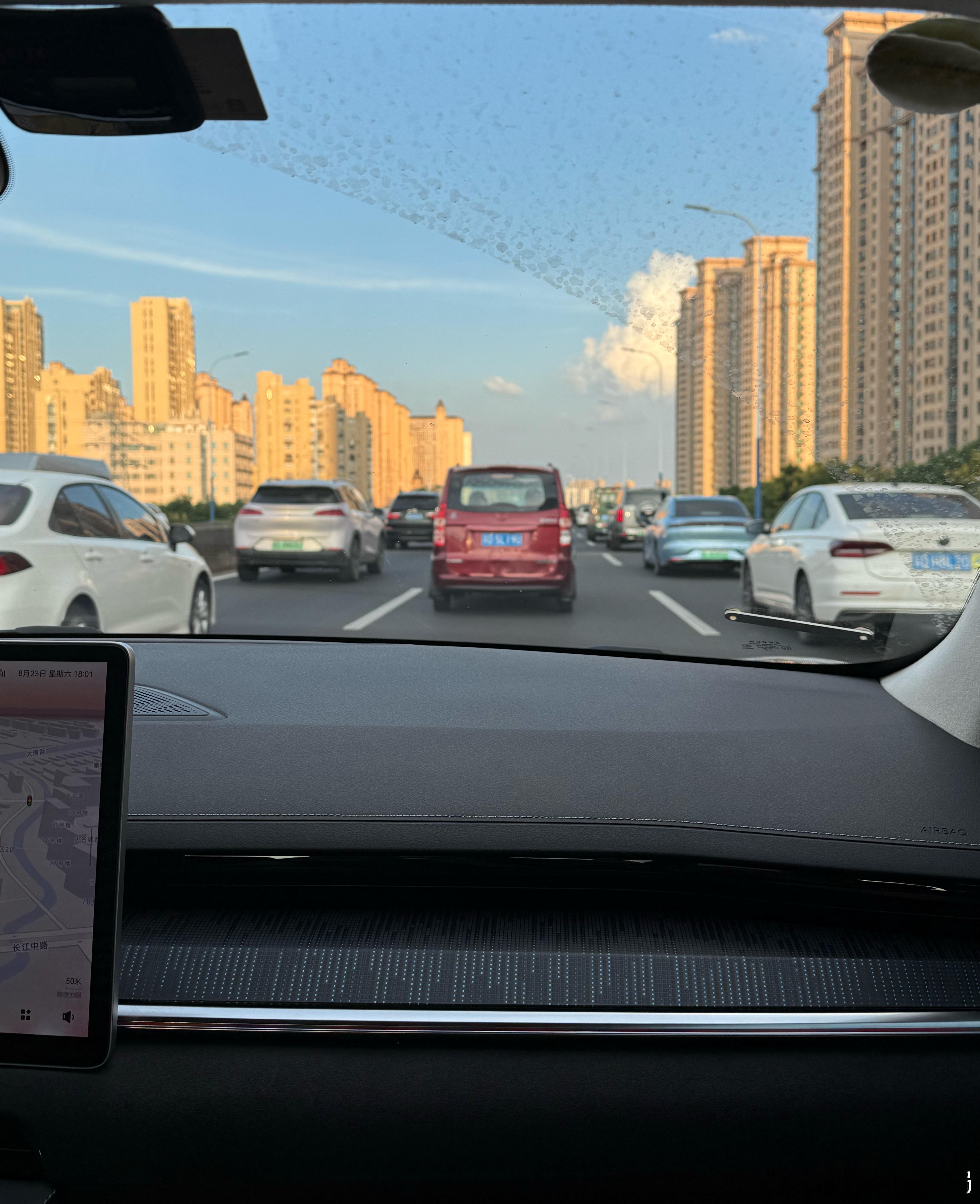 南通方向，买台朗逸…让大哥出去比一比价格，大哥说卖手机之前线下店里卖怕了，就卖我